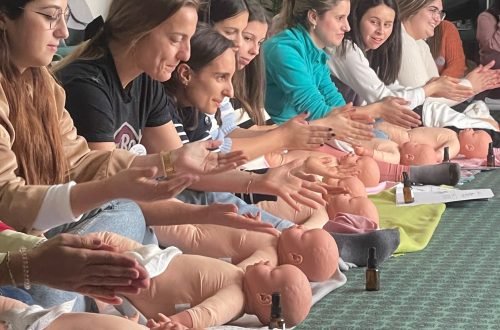 Angela Subtil / Massagem Infantil / Nurturing & Touch Academy